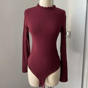 Burgundy Ribbed Long Sleeve Bodysuit with Ruffled Mock Neck Women's Large 1281
